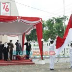 Foto: Wakil Bupati Sumenep, Hj. Dewi Khalifah, menjadi pemimpin upacara Peringatan Hari Pahlawan Nasional Tahun 2021, di Taman Makam Pahlawan (TMP) Jokotole.