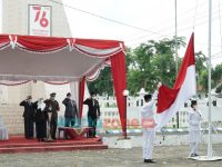 Foto: Wakil Bupati Sumenep, Hj. Dewi Khalifah, menjadi pemimpin upacara Peringatan Hari Pahlawan Nasional Tahun 2021, di Taman Makam Pahlawan (TMP) Jokotole.