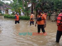 Caption: Update kondisi banjir di wilayah Kecamatan Tanggul Jember, Kamis (11/11/2021) siang.