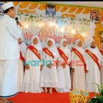 Foto: Kepala SMP Negeri I Talango, Sumenep, H. Marsuto, saat mewisuda para hafidz.