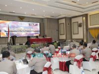 Foto: Kapolda Jawa Timur, Irjen Pol Nico Afinta, saat membuka kegiatan Analisa dan Evaluasi (Anev) Situasi Keamanan dan Ketertiban Masyarakat (Sitkamtibmas) tahun 2021, serta persiapan jelang perayaan Natal dan Tahun baru 2022.
