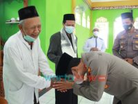 Foto: Kapolresta Mojokerto, AKBP Rofiq Ripto Himawan, saat melaksanakan safari Jumat di Masjid Al-Barokah di Dusun Kendalsari, Desa Balongsari, Kecamatan Gedeg.