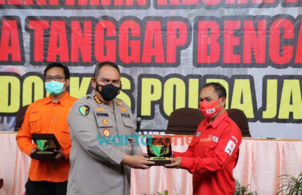 Foto: Kabid Dokkes, Polda Jatim KBP Erwin Zainul Hakim, saat melaksanakan kegiatan Pelatihan Kesiapan Desa Tanggap Bencana di Hotel Amarta Hills, Kota Batu.