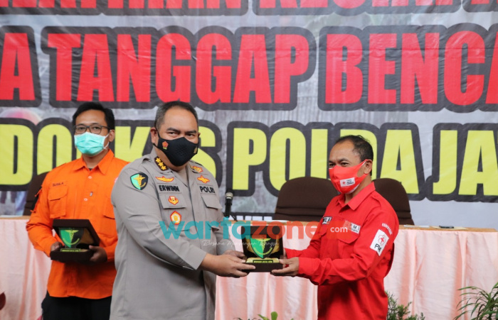 Foto: Kabid Dokkes, Polda Jatim KBP Erwin Zainul Hakim, saat melaksanakan kegiatan Pelatihan Kesiapan Desa Tanggap Bencana di Hotel Amarta Hills, Kota Batu.