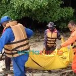 Foto: Tim Satpolair Polres Jember dan Anggota Polsek Puger, saat mengevakuasi jasad tanpa identitas di Pulau Nusa Barong.