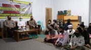 Foto: Kabid Dokkes Polda Jatim, KBP Erwin Zainul Hakim, saat melaksanakan kegiatan Bakti Sosial di Panti Asuhan Ar-Ridlwan Desa Mojorejo, Kecamatan Junrejo, Kota Batu.