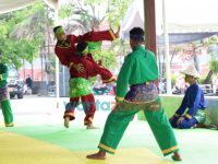 Foto: Penampilan pencak Silat dalam apel bersama bertempat di Pendopo Kongas Arum Kusumaning Bongso Kabupaten Tulungagung.