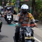 Foto: Kapolresta Banyuwangi, AKBP Nasrun Pasaribu, saat melakukan pengecekan ke beberapa TPS di Desa Licin, Kecamatan Licin Banyuwangi.