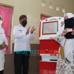 Foto: Bupati Sumenep, Achmad Fauzi, didampingi Wakil Bupati Hj Dewi Khalifah, saat peluncuran program pelayanan perekaman dan penerbitan dokumen di tingkat kecamatan, di kantor Kecamatan Kalianget.