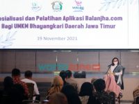 Foto: Ketua Bhayangkari Polda Jatim, saat menggelar Sosialisasi dan Pelatihan Aplikasi Belanjha.com bagi UMKM Bhayangkari, di Gedung Mahameru, Mapolda Jatim.
