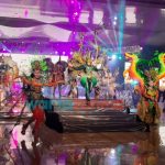 Foto: Peserta Jember Fashion Carnaval 2021, saat catwalk di atas panggung, mengusung tema Virtue Fantasy, di Aula Edelweis Hotel Cempaka Hill, Kecamatan Patrang, Jember, Minggu (21/11/2021) malam.