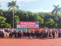 Foto: Polres Sumenep, saat menggelar apel Pergeseran Pasukan (Serpas) dalam rangka pengamanan tahap pemungutan dan penghitungan suara Pilkades serentak 2021.