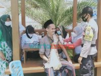 Foto: Tim PKM Desa Ngumpak Dalem, Bojonegoro dan Seksi Kedokteran Dan Kesehatan (Si Dokkes) Polres Bojonegoro, saat mendatangi Masjid di wilayah Dander.