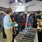 Foto: Artis Jeremy Thomas saat meninjau UMKM Jember di event JKCI 2021, Jumat (26/11/2021) malam.
