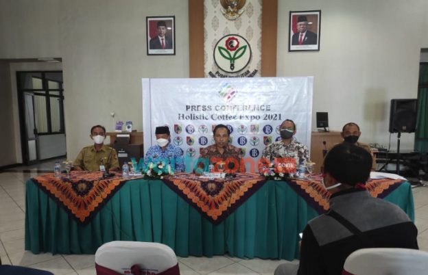 Foto: Press Conference Holistic Coffee Expo 2021 yang digelar di Kantor Puslitkoka Jl. Pb. Sudirman Kecamatan Patrang, Senin (29/11/2021).