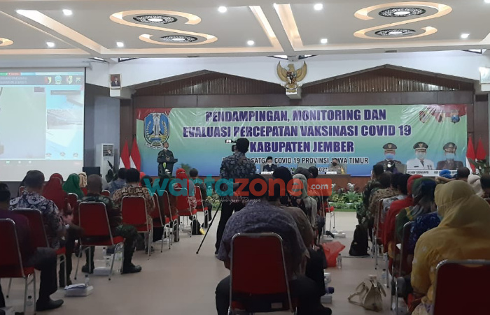 Caption: Kegiatan Pendampingan Monitoring dan Evaluasi Percepatan Vaksinasi Covid-19 di Kabupaten Jember, bertempat di Aula PB Sudirman, Kantor Pemkab Jember.