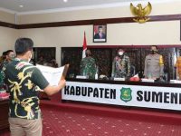 Foto: Perwakilan calon kepala desa, saat membacakan naskah deklarasi pilkades damai.