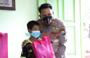 Foto: Polres Blitar Kota, saat menggelar vaksinasi Covid-19 kepada 27 anak jalanan di Balai RW 5 Kelurahan Kauman, Kecamatan Kepanjenkidul, Kota Blitar.