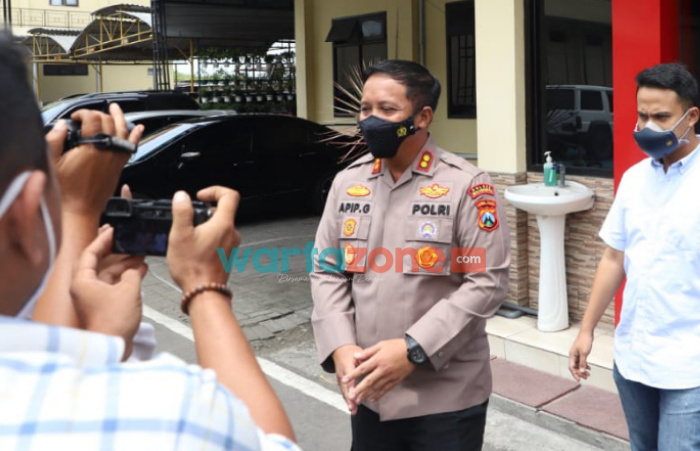 Foto: Kapolres Mojokerto, AKBP Apip Ginanjar, berkoordinasi dengan Polda jatim dan Polres Pasuruan, terkait kasus bunuh diri seorang mahasiswi.
