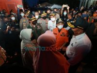 Foto: Gubernur Jatim, Khofifah Indar Parawansa, dan jajaran Forkopimda Kabupaten Lumajang, saat mendampingi Panglima TNI, Kepala BNPB, Menko PMK dan Mensos, untuk melakukan penanganan korban erupsi gunung Semeru.