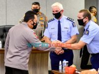 Foto: Polri dan kepolisian Negara Selandia Baru, saat menandatangani perjanjian kerjasama dalam pencegahan dan pemberantasan kejahatan transnasional serta peningkatan kapasitas.