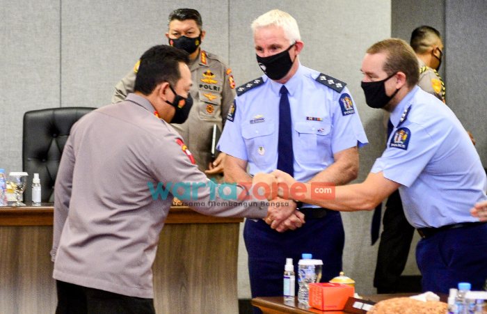 Foto: Polri dan kepolisian Negara Selandia Baru, saat menandatangani perjanjian kerjasama dalam pencegahan dan pemberantasan kejahatan transnasional serta peningkatan kapasitas.
