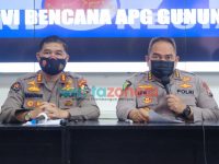 Foto: Kabid Dokkes Polda Jatim, didampingi TIM Disaster Victim Identification (DVI) Mabes Polri, saat merilis 10 jenazah korban erupsi gunung semeru, yang sudah teridentifikasi.