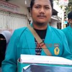 Foto: Salah satu pengurus BEM UBI Banyuwangi, saat menggelar aksi galang dana