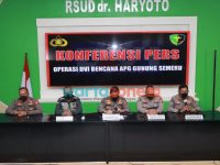 Foto: Sejumlah petinggi Polri saat menyampaikan hasil identifikasi Tim DVI Mabes Polri dalam pencarian jenazah korban erupsi Gunung Semeru