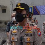 Foto: Kapolda Jatim, Irjen Pol Nico Afinta, saat usai meninjau Posko DVI di RS Bhayangkara Tirta Gatra Lumajang.