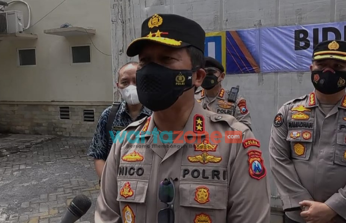 Foto: Kapolda Jatim, Irjen Pol Nico Afinta, saat usai meninjau Posko DVI di RS Bhayangkara Tirta Gatra Lumajang.