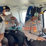 Foto: Kapolda Jatim, Irjen Pol Nico Afinta, saat memantau kondisi terkini Gunung Semeru lewat udara.