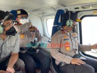 Foto: Kapolda Jatim, Irjen Pol Nico Afinta, saat memantau kondisi terkini Gunung Semeru lewat udara.