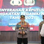 Foto: Kapolri, Jendral Listyo Sigit Prabowo saat melantik 44 eks pegawai KPK RI di Gedung Rupatama Mabes Polri.