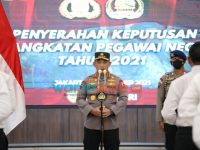 Foto: Kapolri, Jendral Listyo Sigit Prabowo saat melantik 44 eks pegawai KPK RI di Gedung Rupatama Mabes Polri.