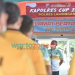 Foto: Kapolres Lamongan, AKBP Miko Indrayana, saat memimpin upacara pembukaan turnamen bulu tangkis dan bola voli.