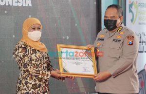 Peringati HKN ke 57, Kabid Dokkes Polda Jatim Dapat Penghargaan