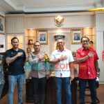 Foto: Kepala Divisi Humas Polri Irjen Dedi Prasetyo, memberikan izin kepada PT. Liga Indonesia Baru (LIB) untuk melakukan uji coba penyelenggaraan sepakbola liga 1 dan 2 dengan dihadiri oleh penonton secara langsung.