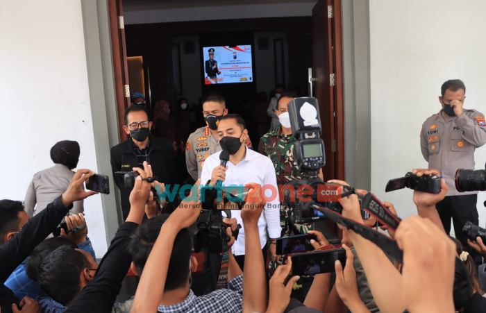 Foto: Walikota Surabaya Eri Cahyadi, usai melaksanakan pertemuan dengan tokoh agama hadapi pelaksanaan perayaan Natal dan Tahun Baru.