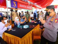 Foto: Kapolri Jenderal Listyo Sigit Prabowo meninjau kegiatan vaksinasi massal yang digelar di seluruh Indonesia.