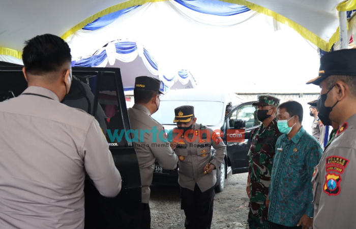 Foto: Wakapolda Jatim Brigjen Pol. Slamet Hadi Supraptoyo, mengapresiasi pelaksanaan vaksinasi yang dilakukan Polres Sampang.