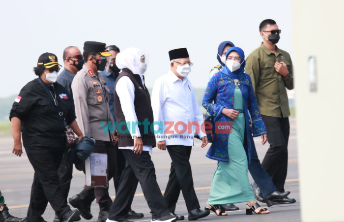 Foto: Wakil Presiden RI KH Ma’ruf Amin bersama Forkopimda Jawa Timur melakukan zoom meeting dengan Forkopimda kabupaten Lumajang.