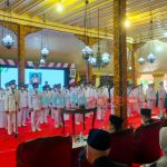 Foto: Sejumlah kepala desa terpilih saat mengikuti proses pelantikan di Pendopo Agung Keraton Sumenep.