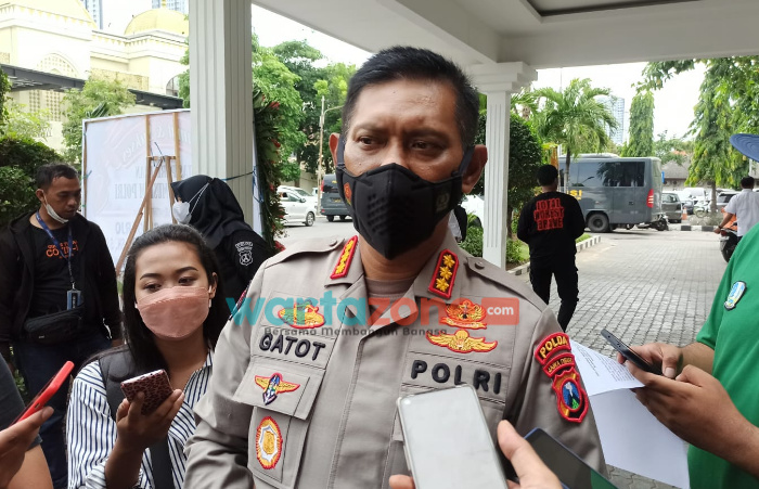 Foto: Kabid Humas Polda Jatim Kombes Pol Gatot Repli Handoko saat menghadiri sidang Prapradilan yang diajukan MSA (Putra kiai salah satu ponpes di Jombang, di PN Surabaya.
