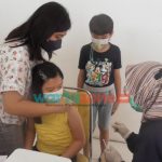 Foto: Pelaksanaan vaksinasi Covid-19 untuk anak usia 6-11 tahun di Kota Blitar, Jumat (17/12/2021).