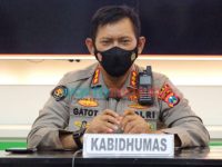 Foto: Kabid Humas Polda Jatim, Kombes Pol Gatot Repli Handoko saat merilis hasil identifikasi Jenazah korban bencana Awan Panas Guguran (APG) Gunung Semeru, di RSUD dr. Haryoto Lumajang.