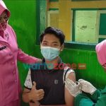 Foto: Polres Sampang saat menggelar vaksinasi Covid-19 di SMP Negeri 2 Torjun.