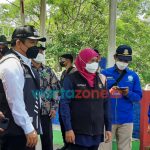 Foto: Gubernur Jatim Khofifah Indar Parawansa didampingi Bupati Jember Hendy Siswanto, serta BMKG Pusat Rahmat Triyono, saat meninjau lokasi terdampak gempa di wilayah pesisir pantai Watu Ulo, Kecamatan Ambulu.
