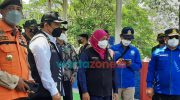 Foto: Gubernur Jatim Khofifah Indar Parawansa didampingi Bupati Jember Hendy Siswanto, serta BMKG Pusat Rahmat Triyono, saat meninjau lokasi terdampak gempa di wilayah pesisir pantai Watu Ulo, Kecamatan Ambulu.