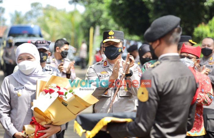 Foto: Gubernur bersama Kapolda Jawa Timur melaksanakan peresmian SMAN 2 Taruna Bhayangkara, Banyuwangi.